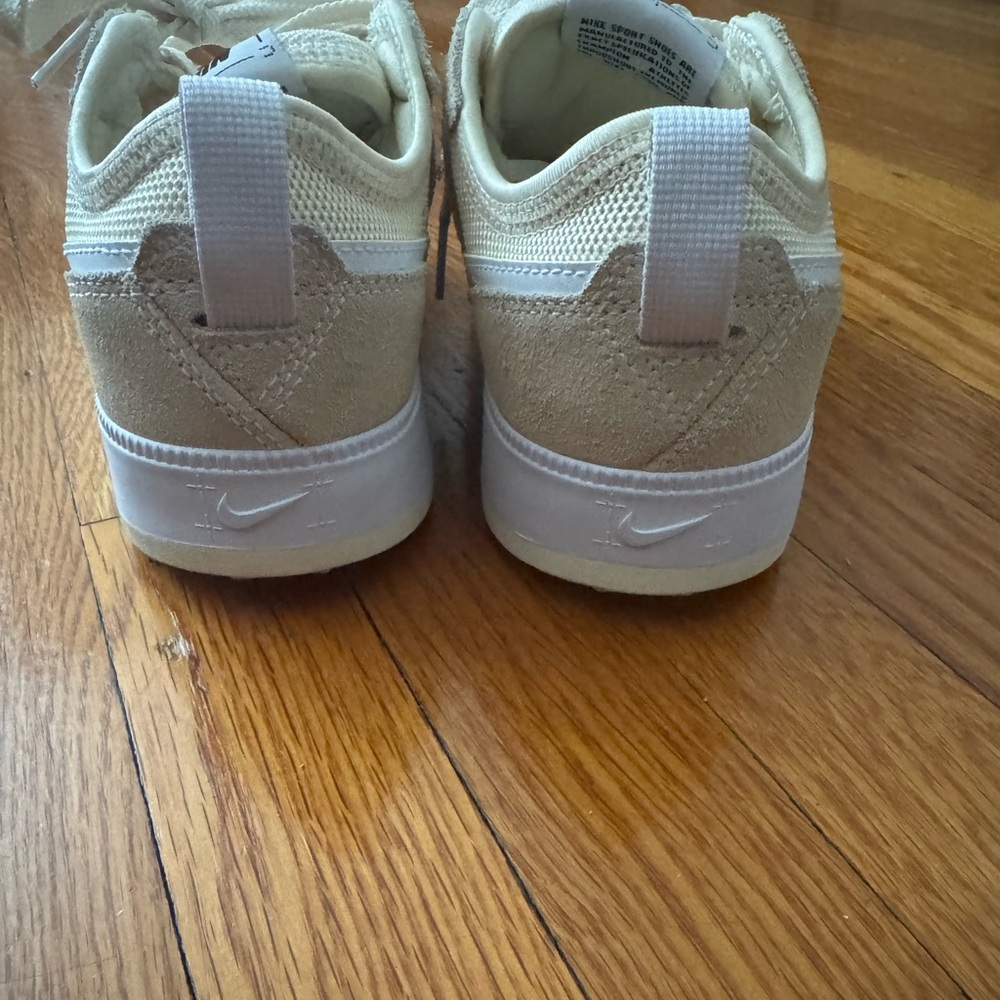These are the Nike “City” in the color sand.